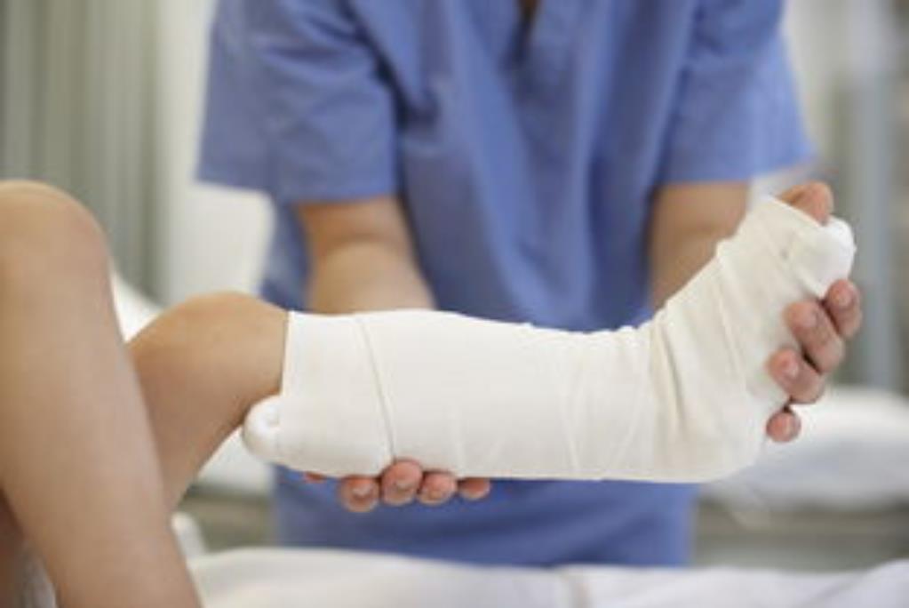 628gk超声波骨密度检测仪检测说明:老年人骨折后是应该卧床休息还是运动?